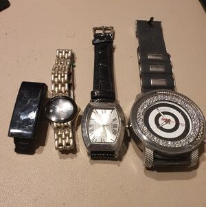 10/$20 LOT Of 4 Men & Women's Watches As-is For Parts Or Repair